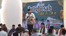 Wali Kota Padang Fadly Amran menghadiri kegiatan Dzikir dan Doa Bersama di Masjid Agung Nurul Iman, Kamis (4/9/2025). (Foto: Prokopim Padang)