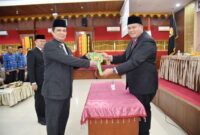 Wali Kota Pariaman Yota Balad melantik Afrizal Azhar sebagai Sekda Kota Pariaman, Rabu (17/9/2025). (Foto: Kominfo Pariaman)