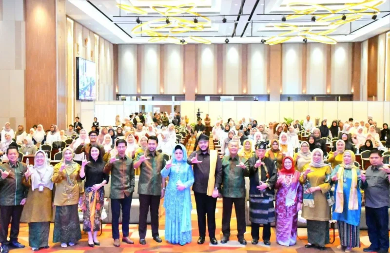Wali Kota Padang, Fadly Amran membuka Forkomil VI yang digelar FKG Unbrah di The ZHM Premiere Hotel, Sabtu (20/9/2025). (Foto: Prokopim Padang)