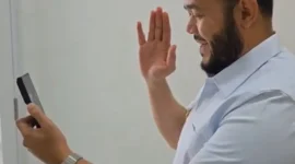 Wali Kota Padang Fadly Amran menerima video call dari Wali Kota Payakumbuh Zulmaeta, Rabu (3/9/2025). (Foto: Prokopim Padang)