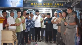 Wali Kota Padang Fadly Amran menghadiri peringatan Maulid Nabi Muhammad SAW 1447 H, di Masjid Nurul Amal Jaruai, Bungtekab, Rabu malam (17/9/2025). (Foto: Prokopim Padang)