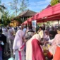 Masyarakat menyerbu GPM di halaman Rumah Tabuik Subarang, Jumat (26/9/2025). (Foto: Kominfo Pariaman)