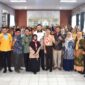 Wali Kota Padang Fadly Amran melepas mahasiswa RPL Pendidikan Guru PAUD di Aula Kantor Disdikbud Padang, Kamis (4/9/2025). (Foto: Prokopim Padang)