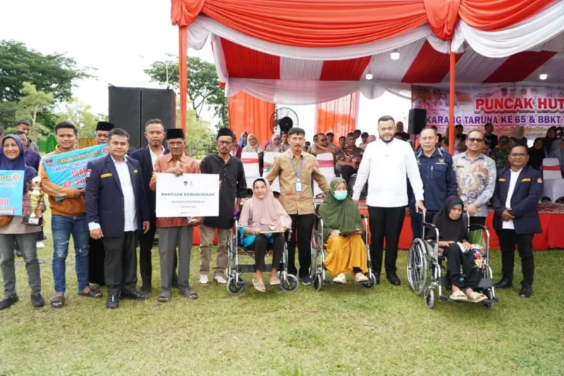 Wali Kota Padang, Fadly Amran menghadiri puncak peringatan HUT ke-65 Karang Taruna di Lapangan Upacara Balai Kota Aie Pacah, Jumat (26/9/2025). (Foto: Prokopim Padang)