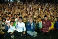 Penyanyi religi nasional Haddad Alwi meriahkan RSBG 2025 di Taman Syech Kukut, Jumat (12/9/2025). (Foto: Prokopim Kota Solok)