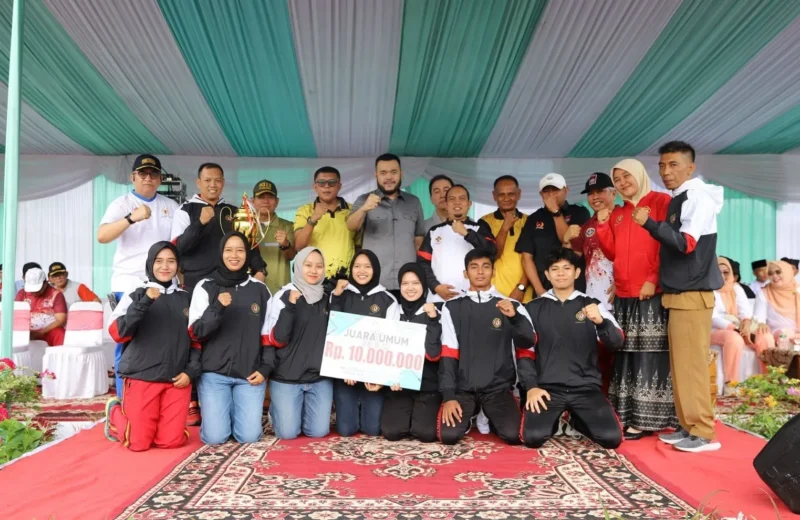 Wali Kota Padang Fadly Amran foto bersama usai upacara peringatan Haornas ke-42 di lapangan upacara Balai Kota Aie Pacah, Selasa (9/9/2025). (Foto: Prokopim Padang) 