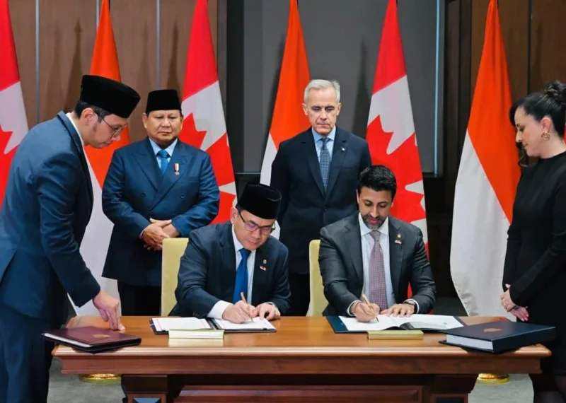 Presiden Prabowo Subianto bersama Perdana Menteri Kanada Mark Carney menyaksikan penandatanganan sejumlah nota kesepahaman strategis antara Indonesia dan Kanada di West Block, Parliament Hill, Ottawa, Rabu (24/9/2025). (Foto: BPMI Setpres)