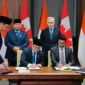 Presiden Prabowo Subianto bersama Perdana Menteri Kanada Mark Carney menyaksikan penandatanganan sejumlah nota kesepahaman strategis antara Indonesia dan Kanada di West Block, Parliament Hill, Ottawa, Rabu (24/9/2025). (Foto: BPMI Setpres)