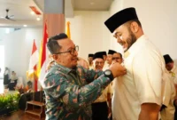 Bupati Tanah Datar, Eka Putra menghadiri pengukuhan Wali Kota Padang, Fadly Amran sebagai Ketua Umum IKTD Sumbar periode 2025–2029 di Gedung Bagindo Aziz Chan Youth Center, Minggu (21/9/2025). (Foto: Prokopim Tanah Datar)