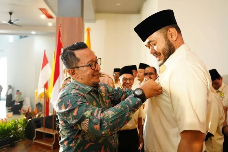 Bupati Tanah Datar, Eka Putra menghadiri pengukuhan Wali Kota Padang, Fadly Amran sebagai Ketua Umum IKTD Sumbar periode 2025–2029 di Gedung Bagindo Aziz Chan Youth Center, Minggu (21/9/2025). (Foto: Prokopim Tanah Datar)