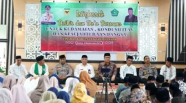 Wakil Bupati Tanah Datar, Ahmad Fadly menghadiri istighosah, zikir, dan doa bersama di aula kantor Kemenag setempat, Kamis (4/9/2025). (Foto: Prokopim Tanah Datar)