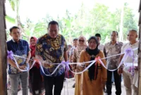 Wali Kota Pariaman, Yota Balad meresmikan peternakan ayam petelur UD Jaenab Fresh Farm Eggs  di Dusun Rimbo Sitapuang, Desa Rambai, Kecamatan Pariaman Selatan, Kamis (25/9/2025). (Foto: Kominfo Pariaman)