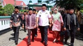 Wali Kota Pariaman, Yota Balad, menghadiri pengukuhan (pati ambalau) Kepengurusan KAN Pasa Pariaman periode 2025–2030 di Kompleks Masjid Raya Pariaman, Rabu (3/9/2025). (Foto: Kominfo Pariaman)