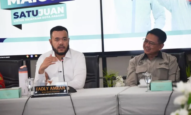 Pemko Padang bersama KPK RI menggelar Rakor MCSP, di Gedung Putih Rumah Dinas Wali Kota Padang, Rabu (10/9/2025). (Foto: Prokopim Padang)