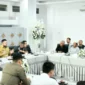 Wali Kota Padang Fadly Amran menerima aspirasi KPP Padang di Kediaman Resmi Wali Kota, Senin (15/9/2025). (Foto: Prokopim Padang)