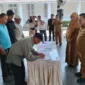 Bupati Tanah Datar Eka Putra saat Sosialisasi dan Perjanjian Kerjasama Optimasi Lahan Non Rawa (sawah), di Gazebo Indojolito Batusangkar, Senin (15/9/2025). (Foto: Prokopim Tanah Datar)