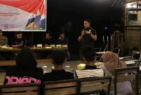 Kasatpol PP Padang Chandra Eka Putra menghadiri Kemah Kebangsaan di Shangrila Outbound, Lubuk Minturun, Sabtu (6/9/2025) malam. (Foto: Humas Satpol PP Padang)