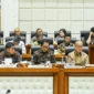 Menteri Perindustrian Agus Gumiwang Kartasasmita memaparkan arah kebijakan dan program prioritas sektor industri tahun 2026 dalam Rapat Kerja bersama Komisi VII DPR RI, Rabu (3/9). (Foto: Kemenperin)