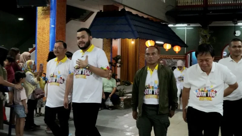 Wali Kota Padang, Fadly Amran menghadiri pembukaan Kota Tua Festival 2025 di GOR HTT, Pondok, Jumat (19/9/2025). (Foto: FB Diskominfo Padang)