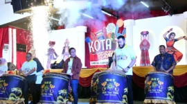 Wali Kota Padang, Fadly Amran menghadiri pembukaan Kota Tua Festival yang digelar HTT Pusat Padang di GOR HTT, Jumat (19/9/2025) malam. (Foto: Prokopim Padang)
