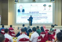 Bupati Dharmasraya, Annisa Suci Ramadhani memberikan sambutan pada pertemuan percepatan MBG di Auditorium Dharmasraya, Pulau Punjung, Minggu (31/8/2025). (Foto: Pemkab Dharmasraya)
