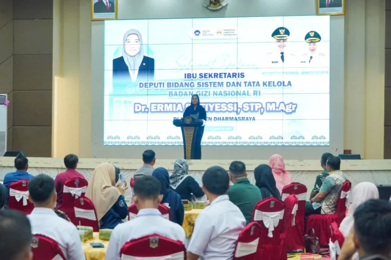 Bupati Dharmasraya, Annisa Suci Ramadhani memberikan sambutan pada pertemuan percepatan MBG di Auditorium Dharmasraya, Pulau Punjung, Minggu (31/8/2025). (Foto: Pemkab Dharmasraya)
