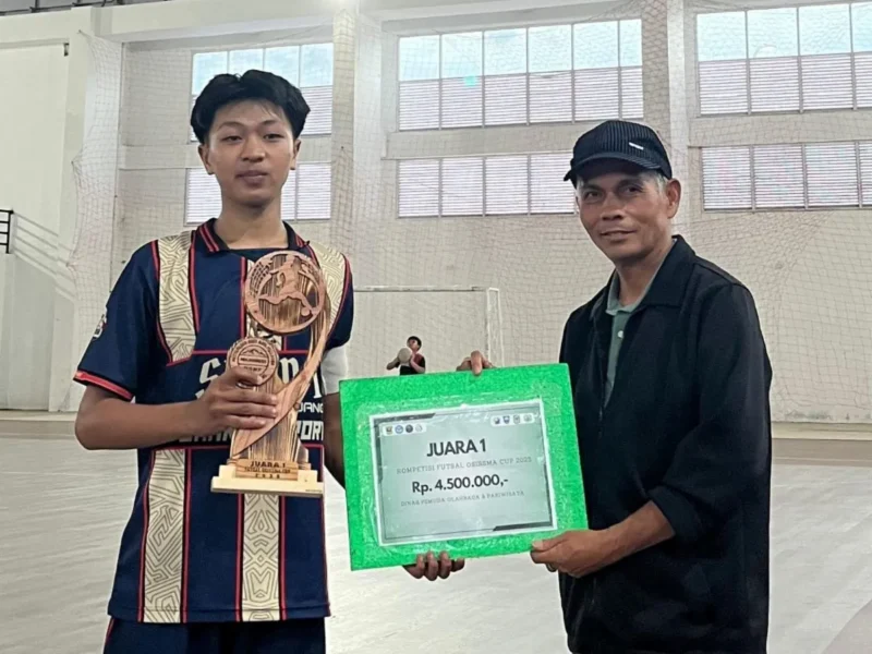 MGMP PJOK SMA Kota Padang Panjang berkolaborasi dengan OSIS Padang Panjang sukses menyelenggarakan kompetisi futsal OSISSMA CUP 2025. (Foto: Kominfo Padang Panjang)
