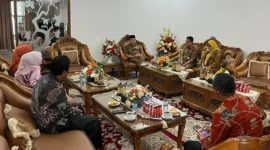 Pengurus MKKS SMP Swasta Padang bersilaturahmi dengan Wakil Wali Kota Padang, Maigus Nasir di Rumah Dinas Wakil Wali Kota, Selasa (5/8/2025). (Foto: FB Diskominfo Padang)