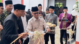 Wakil Wali Kota Bukittinggi, Ibnu Asis meresmikan gedung baru Ma’had Tahfidzul Qur’an Ibnu Katsir, Kamis (4/9/2025). (Foto: Pemko Bukittinggi)