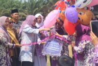 Wakil Bupati Dharmasraya, Leli Arni membuka kegiatan Manasik Haji TK/RA Islam Bhakti se-Kabupaten Dharmasraya di Koto Baru, Kamis (4/9). (Foto: Pemkab Dharmasraya)