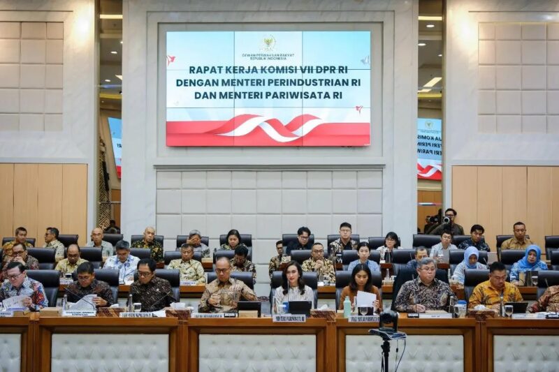 Menteri Pariwisata (Menpar) Widiyanti Putri Wardhana dalam rapat kerja dengan Komisi VII di Gedung DPR RI, Senayan, Jakarta Pusat, Rabu (3/9/2025). (Foto: Kemenpar)