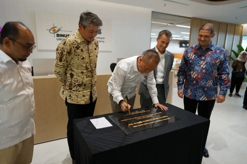 Menteri Perindustrian (Menperin) Agus Gumiwang Kartasasmita saat berkunjung ke Apple Developer Academy @BINUS Bali, Kamis (4/8). (Foto: Kemenperin)