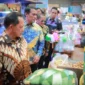 Menteri Pertanian Amran saat meninjau Gerakan Pangan Murah (GPM) di Pasar Palembang Jaya Km 5, Jumat (5/9/2025). (Foto: Dok. Kementan)