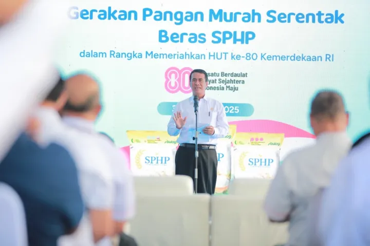 Menteri Pertanian Andi Amran Sulaiman dalam Gerakan Pangan Murah (GPM) yang digelar dalam rangka HUT ke-80 Kemerdekaan RI. (Foto: Kementan)