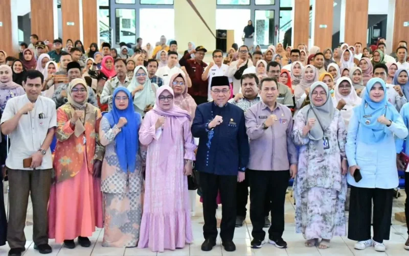 Wakil Wali Kota Padang, Maigus Nasir saat Rakor dan Evaluasi Penanganan ATS di Gedung Bagindo Aziz Chan Youth Center, Jumat (12/9/2025). (Foto: Prokopim Padang)