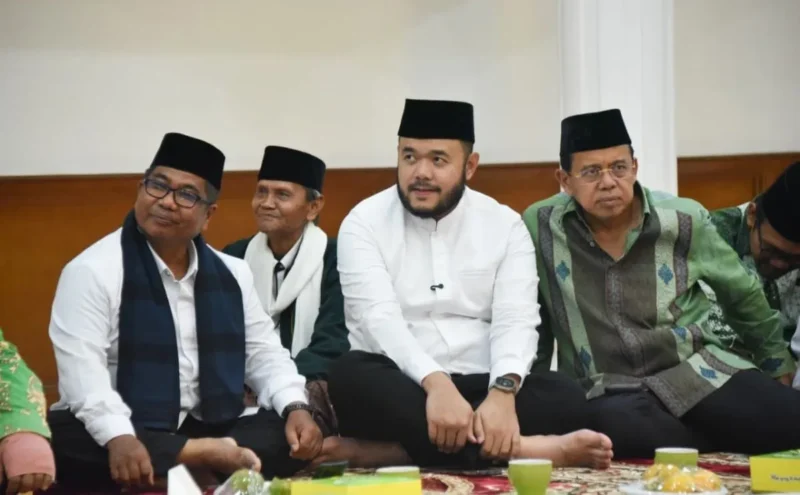Wali Kota Padang Fadly Amran menghadiri Lailatul Ijtima’ yang digelar PCNU Padang di Palanta Rumah Dinas Wali Kota Padang, Kamis malam (18/9/2025). (Foto: Prokopim Padang)