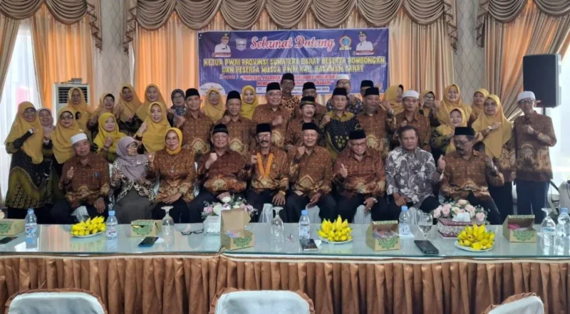 Pengurus PWRI Kabupaten Pasbar periode 2025–2030 resmi dikukuhkan, pada Sabtu (27/9). (Foto: Diskominfo Pasbar)