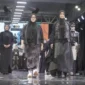 Busana hasil rancangan Tasya Zita dipamerkan Salsa dalam ajang Padang Fashion Summit 2025. (Foto: FB Diskominfo Padang)