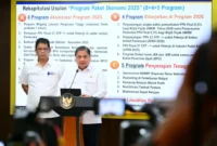 Menko Bidang Perekonomian Airlangga Hartarto didampingi Menteri Keuangan Purbaya Yudhi Sadewa mengumumkan Program Paket Ekonomi 2025, Senin (15/9/2025). (Foto: Kemenko Perekonomian)