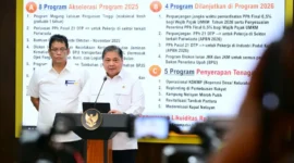 Menko Bidang Perekonomian Airlangga Hartarto didampingi Menteri Keuangan Purbaya Yudhi Sadewa mengumumkan Program Paket Ekonomi 2025, Senin (15/9/2025). (Foto: Kemenko Perekonomian)
