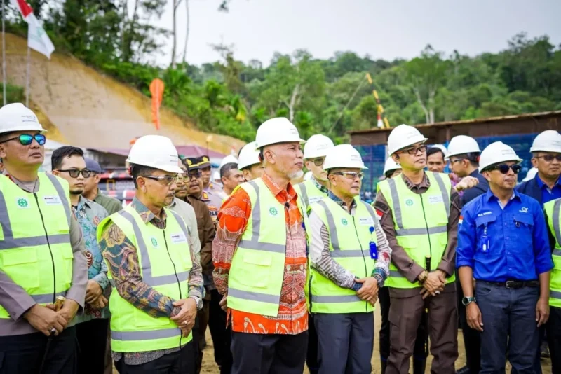 Gubernur Sumbar Mahyeldi Ansharullah meresmikan pengeboran perdana sumur panas bumi BNJ-1 PSPE Bonjol milik PT Medco Power Indonesia di Bonjol, Kabupaten Pasaman, Kamis (11/9/2025). (Foto: ADPSB)