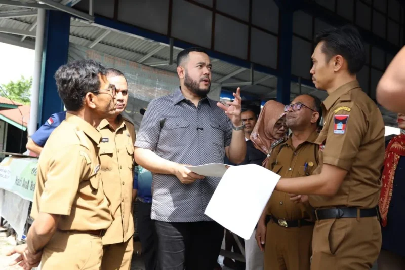 Wali Kota Padang, Fadly Amran meninjau progres pembangunan Pasar Ulak Karang, Selasa (9/9/2025). (Foto: Prokopim Padang)