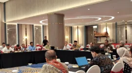 Bupati Pasbar Yulianto menghadiri konsultasi publik penyusunan studi pendahuluan Proyek KPBU Pelabuhan Teluk Tapang di Hotel Mercure Padang, Kamis (18/9). (Foto: Diskominfo Pasbar)