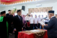 Bupati Pasbar Yulianto melantik drh. Doddy San Ismail sebagai  Sekda definitif Pasbar, Rabu (3/9). (Foto: Diskominfo Pasbar)