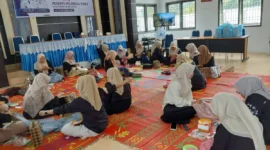 Warga Kelurahan Silaing Bawah, Kecamatan Padang Panjang Barat, mengikuti Pelatihan Payet. (Foto: Kominfo Padang Panjang)