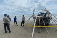 Kondisi kapal speedboat milik Direktorat Jenderal PSDKP Kementerian Kelautan dan Perikanan pasca dibakar oknum masyarakat nelayan di Pantai Muara Air Haji, Kecamatan Linggo Sari Baganti. (Foto: Dok. Polsek)