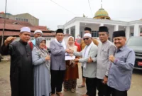 Wakil Wali Kota Padang, Maigus Nasir meresmikan kelanjutan pembangunan Masjid Nurul Yaqin Balai Gadang, Jumat (5/9/2025). (Foto: Prokopim Padang)