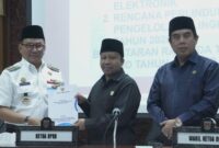 Pemko bersama DPRD Bukittinggi menyetujui Perda SPBE dan Perda RPPLH dalam rapat paripurna di Gedung DPRD, Kamis (4/9/2025). (Foto: Pemko Bukittinggi)