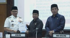 Pemko bersama DPRD Bukittinggi menyetujui Perda SPBE dan Perda RPPLH dalam rapat paripurna di Gedung DPRD, Kamis (4/9/2025). (Foto: Pemko Bukittinggi)