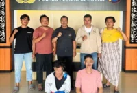Kedua pelaku saat diamankan di Mapolres Pessel. (Foto: Dok. Humas Polres Pessel)